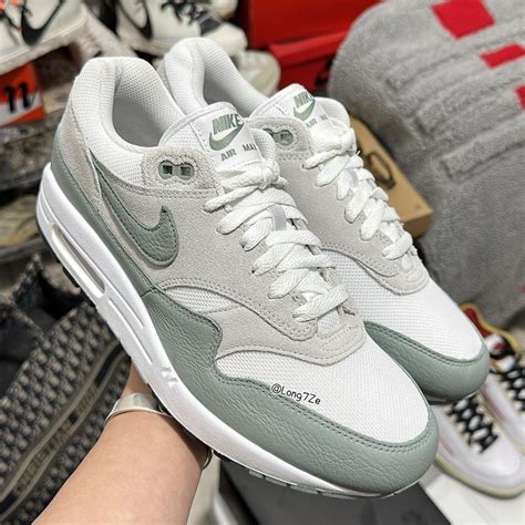 nike mica green